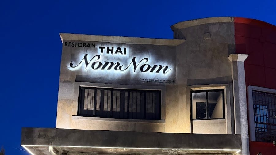 NomNom Thai at Taman Mount Austin: the glowing “THAI NomNom” signboard on the facade at dusk